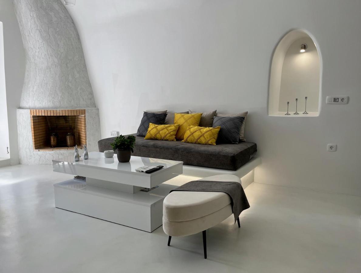 Aidos Santorini *