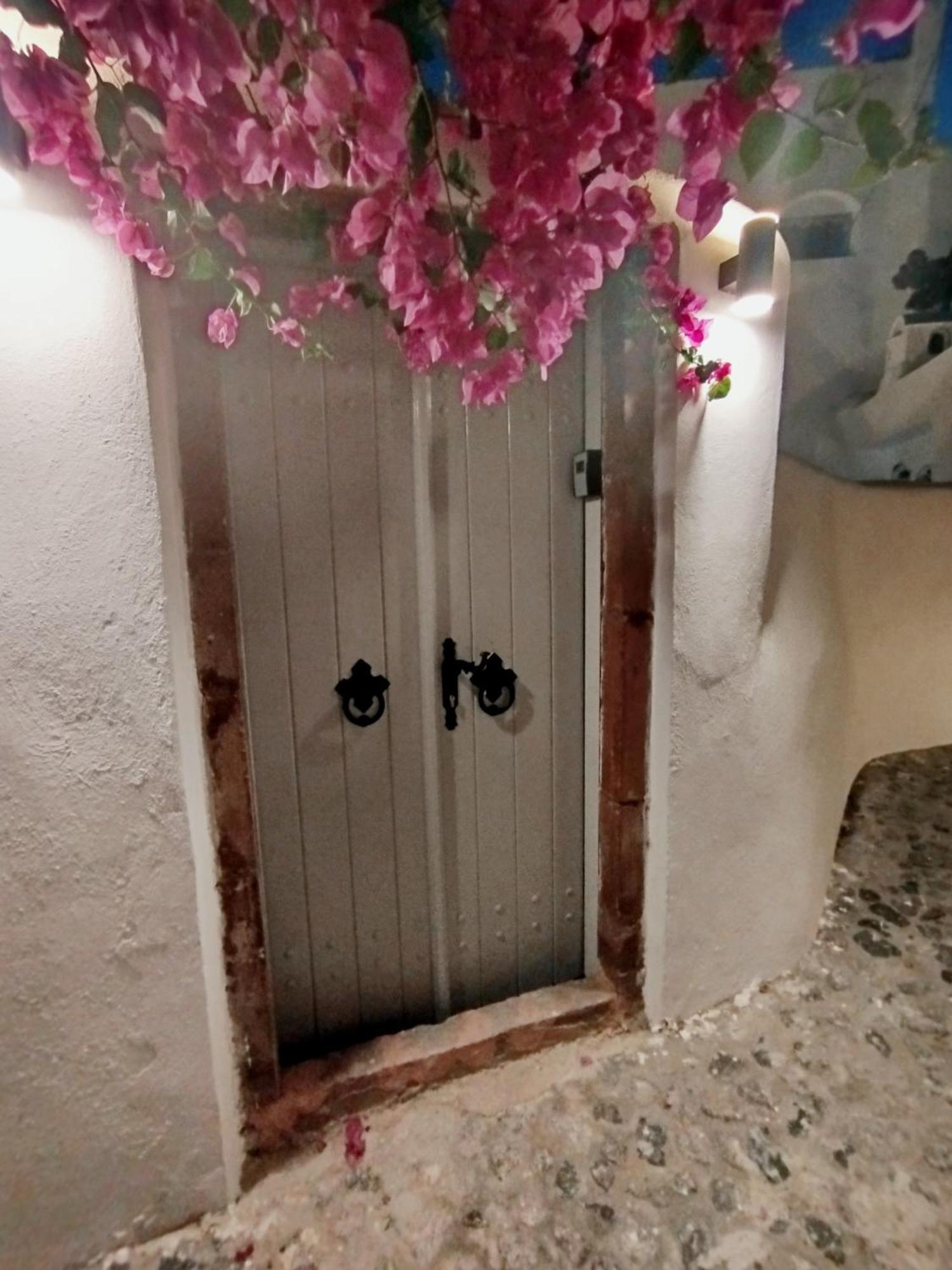 Aidos Santorini * Megalochori (Santorini)